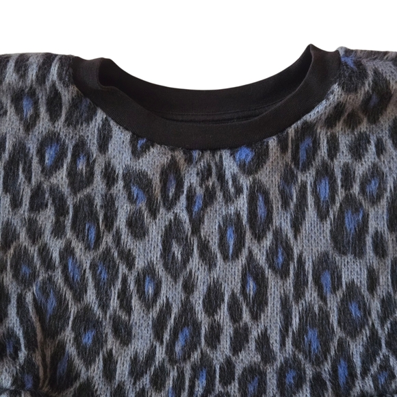Urban Outfitters Animal Print Cropped Top Faux Fur Sweater Medium Blue Black - Picture 4 of 13